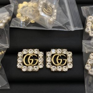 Aretes GG Cuadrados con Zirconia